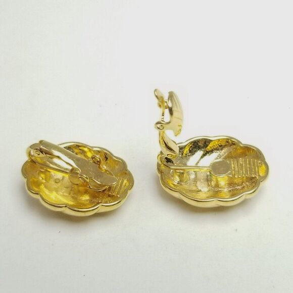Vintage Gold Tone Oval Shape Clip On Earrings, Wavy 80s 90s Style Design - Picture 3 of 6